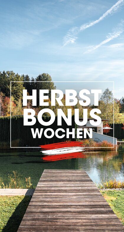 Steg zum Naturbadeteich in Geinberg5 mit Logo Herbstbonus-Wochen | © Spa Resort Geinberg / Tobias Gast