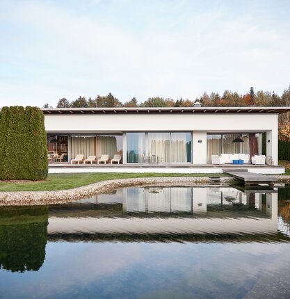 Außenaufnahme der Geinberg5 Private Spa Villas im Herbst | © Spa Resort Geinberg / Julia Traxler
