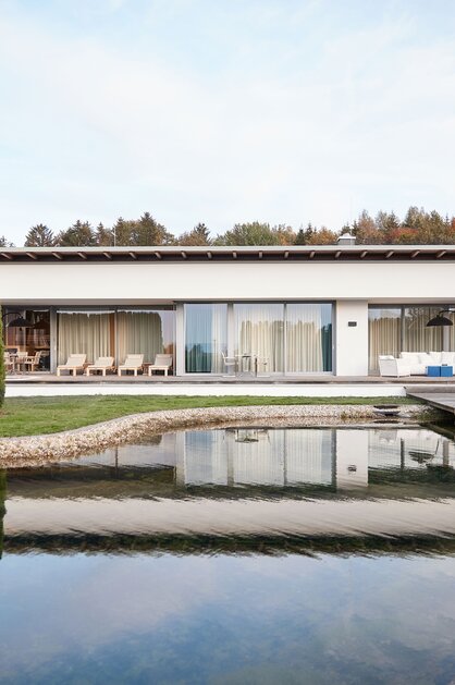 Außenaufnahme der Geinberg5 Private Spa Villas im Herbst | © Spa Resort Geinberg / Julia Traxler