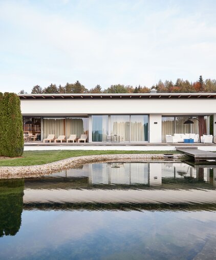 Außenaufnahme der Geinberg5 Private Spa Villas im Herbst | © Spa Resort Geinberg / Julia Traxler