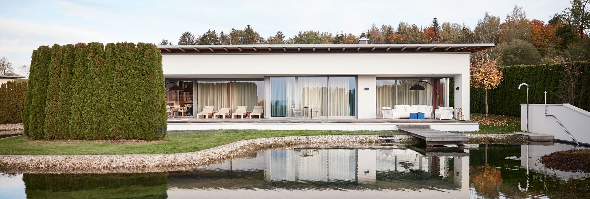 Außenaufnahme der Geinberg5 Private Spa Villas im Herbst | © Spa Resort Geinberg / Julia Traxler