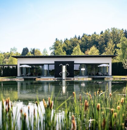 Geinberg 5 Private Spa Villas bei schönem Frühlingswetter | © Spa Resort Geinberg / Tobi Gast