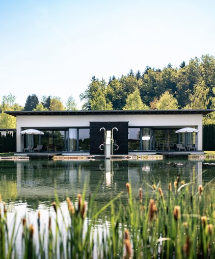 Geinberg 5 Private Spa Villas bei schönem Frühlingswetter | © Spa Resort Geinberg / Tobi Gast