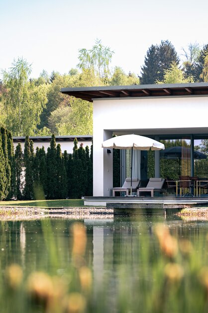 Außenaufnahme der Private Spa Suite in Geinberg5 mit Blick auf die Terrasse | © Spa Resort Geinberg / Tobi Gast