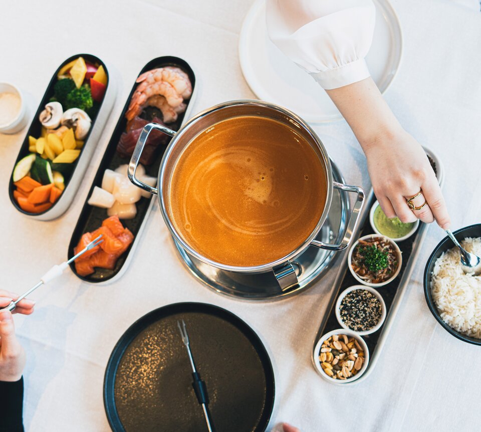 Fisch Fondue mit frischen Zutaten | © Spa Resort Geinberg / Tobi Gast