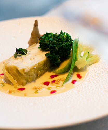 Jakobsmuschel-Steinbutt-Terrine mit weißer Balsamico-Sauce im Geinberg5 Restaurant | © Spa Resort Geinberg / Tobi Gast