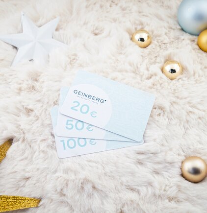 Gutschein-Wertkarten mit diversen Beträgen für den Thermenurlaub im Spa Resort Geinberg | © Spa Resort Geinberg / Tobi Gast