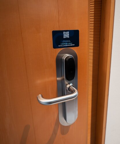 QR-Code an der Zimmertür des 4*S Hotels im Spa Resort Geinberg | © Spa Resort Geinberg / Tobi Gast