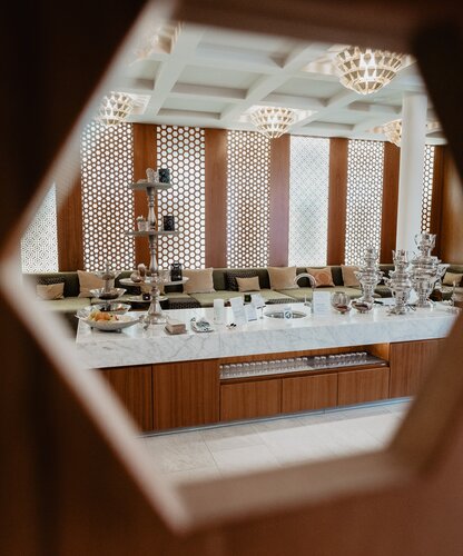 Köstliche Teekreationen und Trockenfrüchte stehen in der Tee-Lounge in der Oriental World des Spa Resort Geinberg bereit | © Spa Resort Geinberg / Chris Perkles