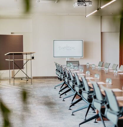 Exklusiver Board Room für Meetings und Vorstandssitzungen im Event Center des Spa Resort Geinberg | © Spa Resort Geinberg / Chris Perkles