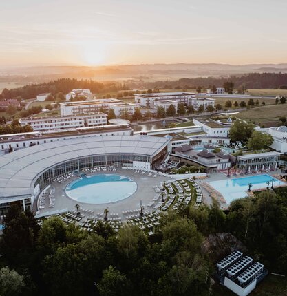Luftaufnahme der Therme des Spa Resort Geinberg | © Spa Resort Geinberg / Chris Perkles