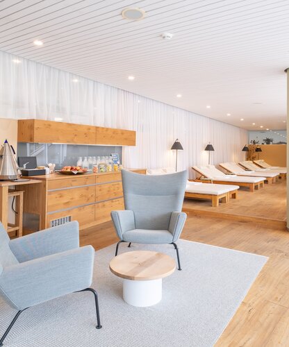 Relax! Lounge, eigener Ruhebereich für Gäste des Relax! Tagesurlaubs im Spa Resort Geinberg | © Spa Resort Geinberg / Chris Perkles
