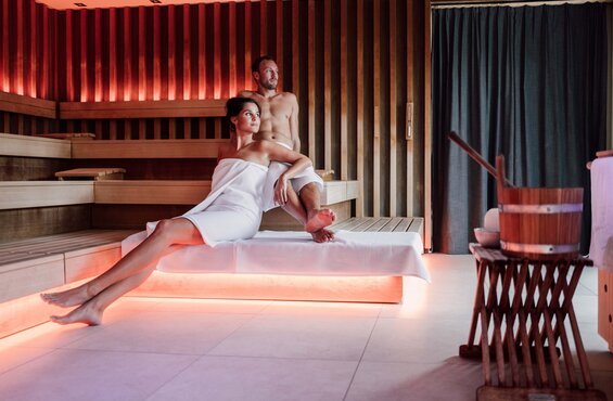 Eventsauna Grenada - In der Eventsauna erleben Sie bei Musik und inszenierten Lichteffekte einen wahren Erlebnisaufguss. | © Spa Resort Geinberg / Chris Perkles