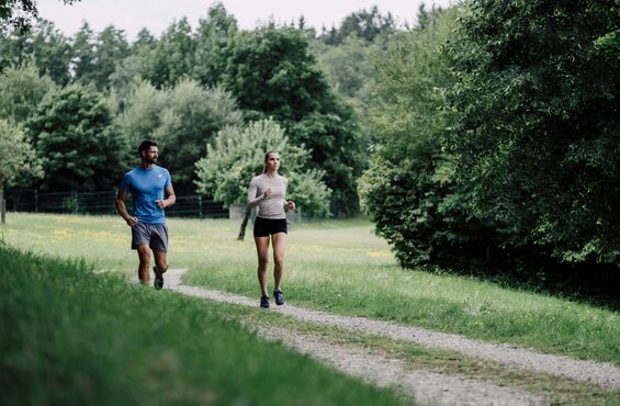 Geinberg ist bekannt für die wunderschöne Umgebung. Mit zahlreichen Lauf- und Radstrecken können Sie sich hervorragend regenerieren. 