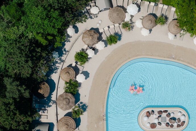 Karibik-Lagune - Seit eh und je bekannt: die Karibik-Lagune in Geinberg. Mit dem Salzwasser und köstlichen Cocktails direkt am Pool erlebt man den Urlaub von seiner schönsten Seite. 