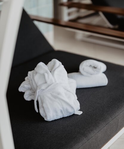 Leih-Bademantel und Leih-Badetücher im Relaxation Chalet der Therme im Spa Resort Geinberg