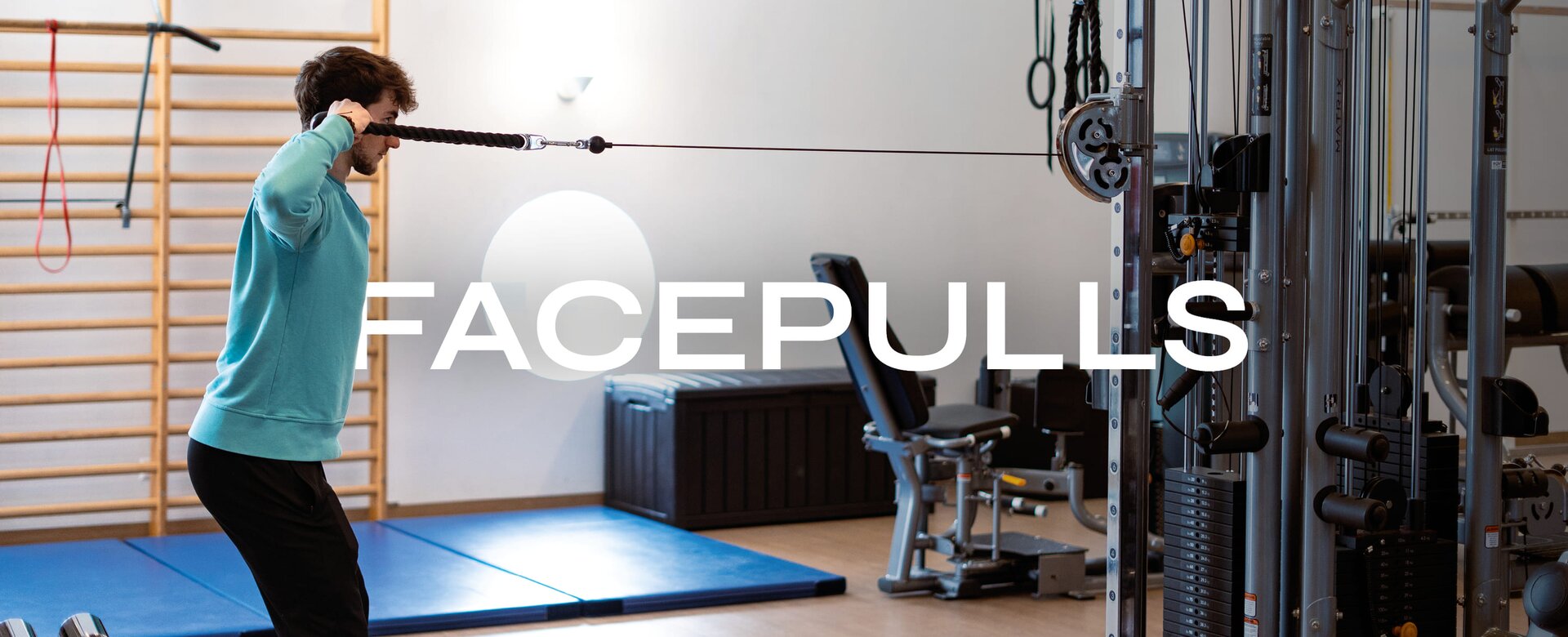 Facepulls-Übung mit einem Sports & Soul Trainer im Fitness Center des Spa Resort Geinberg | © Spa Resort Geinberg