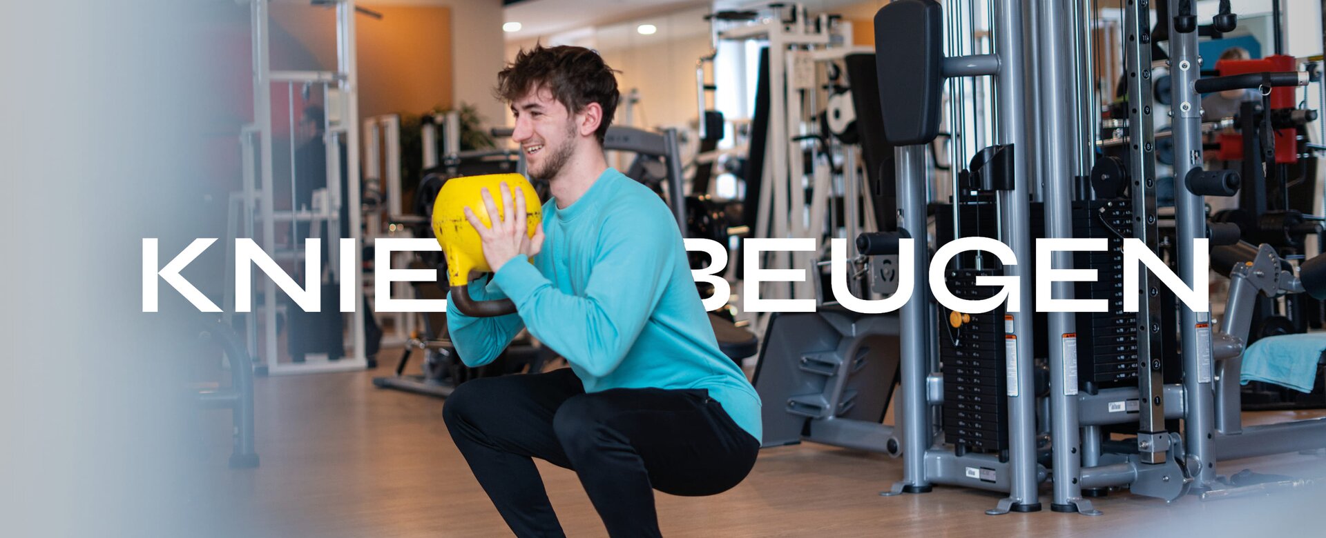 Kniebeugen-Übung mit einem Sports & Soul Trainer im Fitness Center des Spa Resort Geinberg | © Spa Resort Geinberg